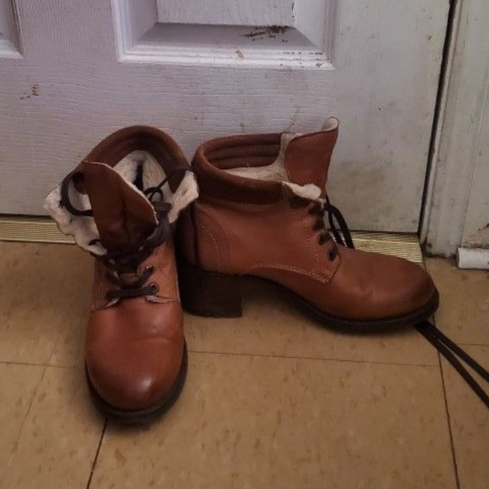Women's heeled winter boots